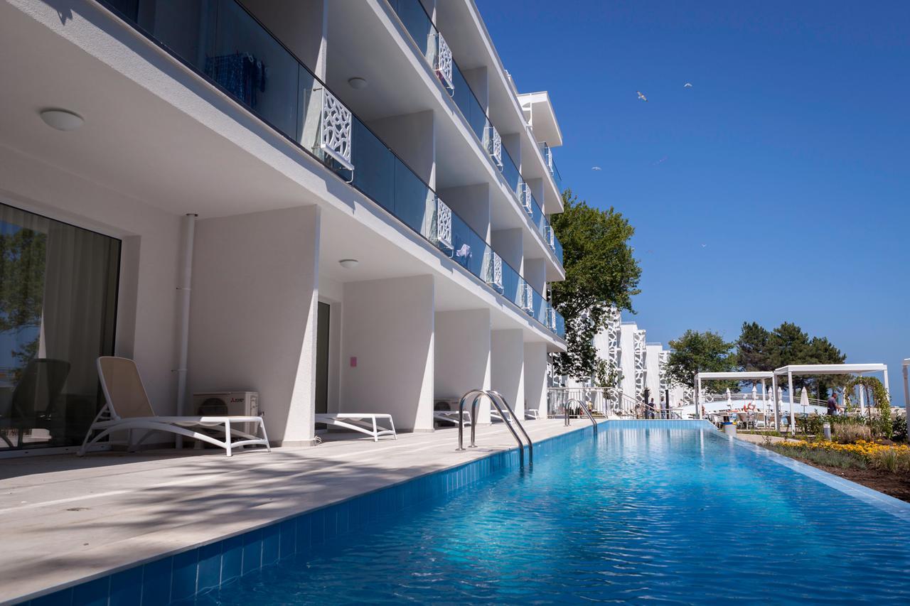 Zweibettzimmer mit eigenem Pool